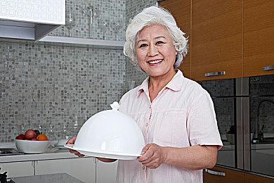 国产恐怖游戏《黑暗世界：因与果》新预告“漫游特工”